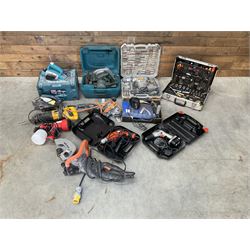 Various building tools to include, DeWalt reciprocating saw, Bosch planer, Titan SDS drill, Black & Decker drills, Evolution 110V saw, fitted tool case, Dremel and other tools