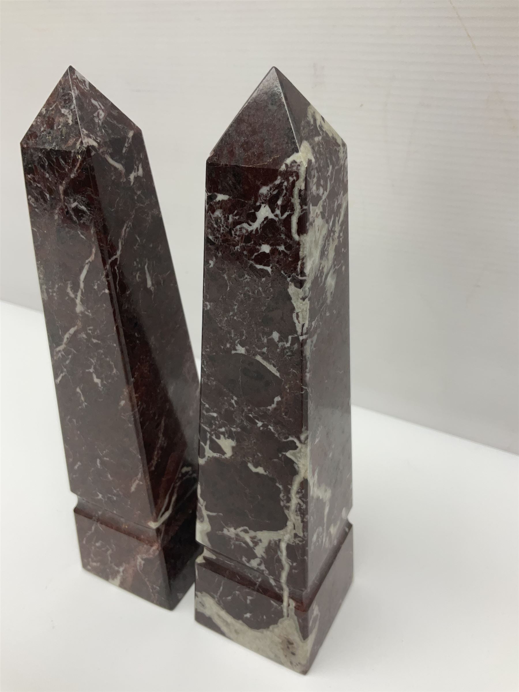 Pair of red marble obelisks H20cm