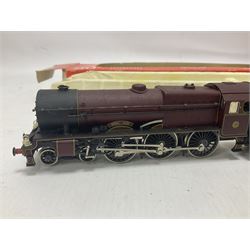 Rivarossi ‘HO’ gauge - 1348 4-6-0 ‘Royal Scot’ steam locomotive and tender no.6100 and four carriages comprising 2933, two 2934 and 2935 in maroon; in original boxes (5) 