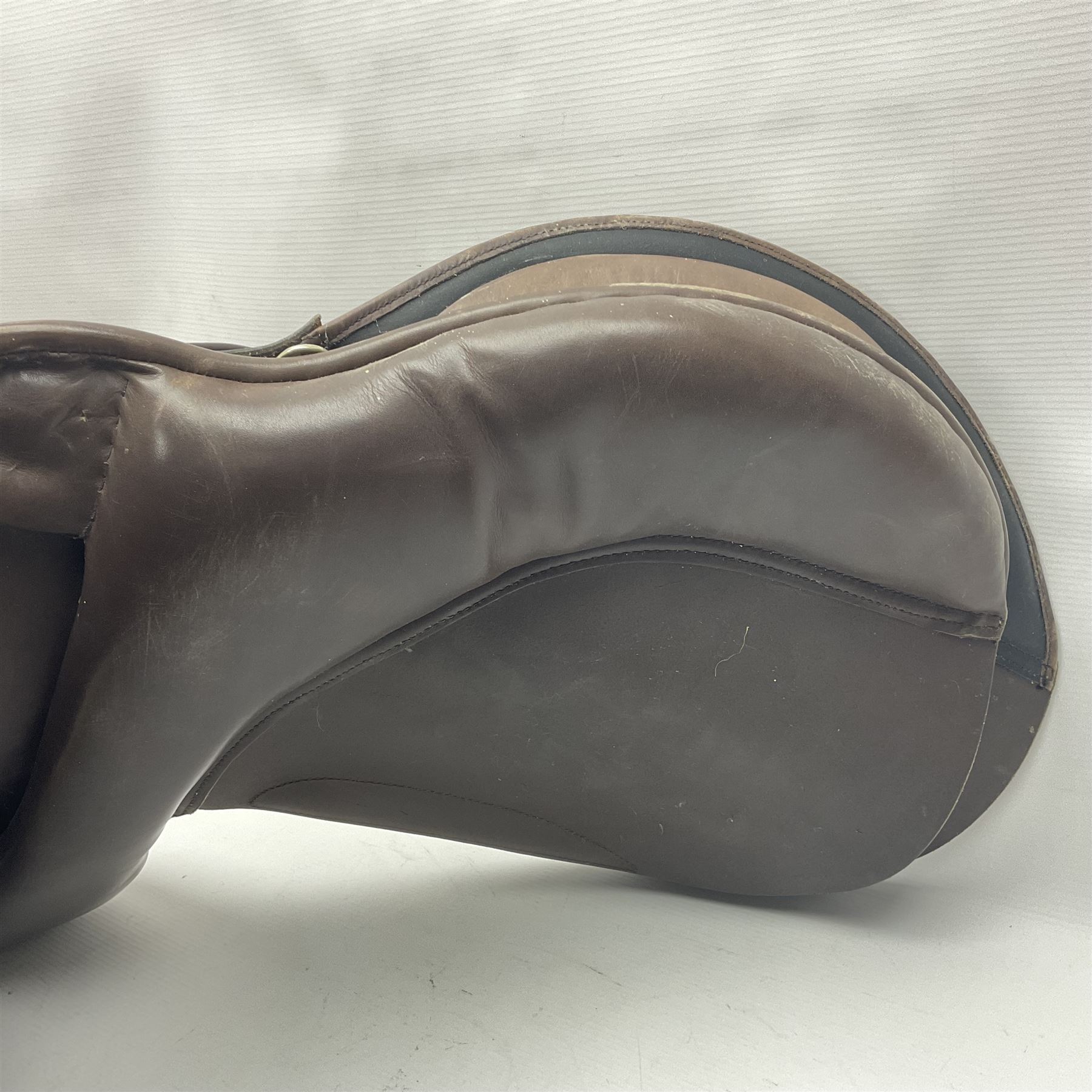 Falcon GP wide saddle, brown leather, 18