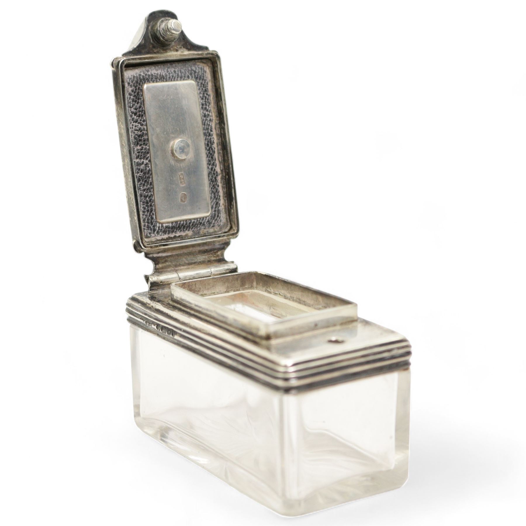 William IV silver rectangular travelling inkwell, the lid with engraved wheatsheaf crest, London 1834 makers mark T.D, 