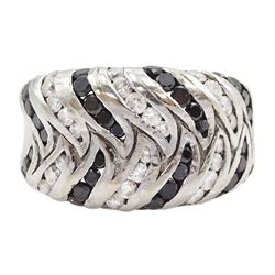 18ct white gold round brilliant cut black and white diamond rubover set ring