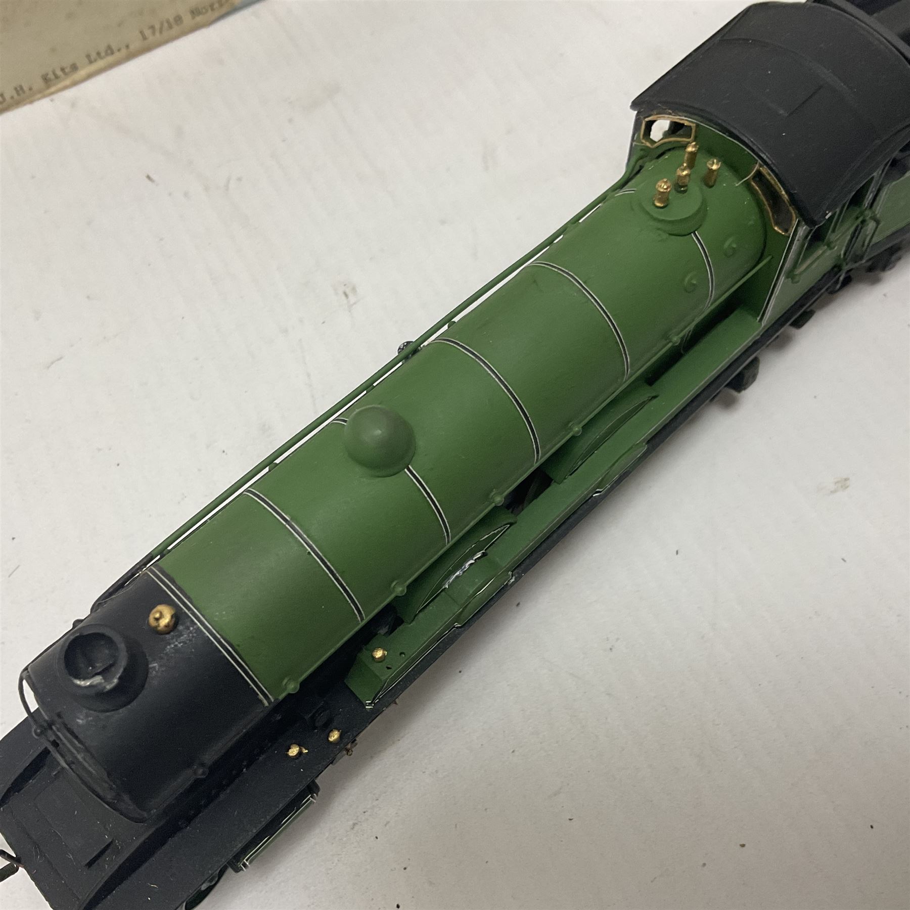 DJH Models ‘00’ gauge - kit built Class C7 (NER Class Z) 4-4-2 Atlantic locomotive and tender no.710 in LNER green; with original box 