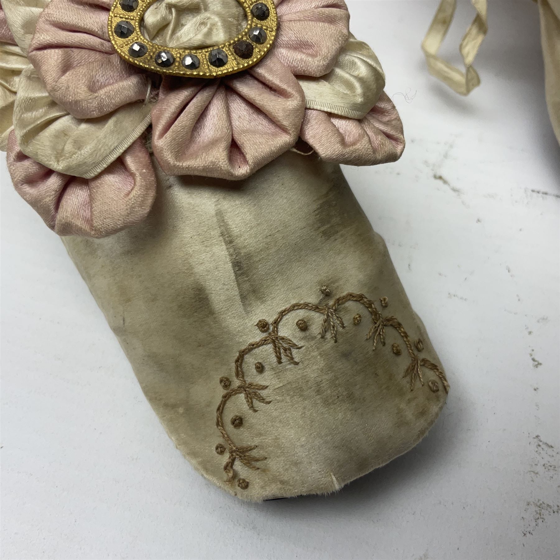 Pair of 19th century ivory silk satin ladies shoes, with rosette to the vamp, with pink silk satin heel, L23cm