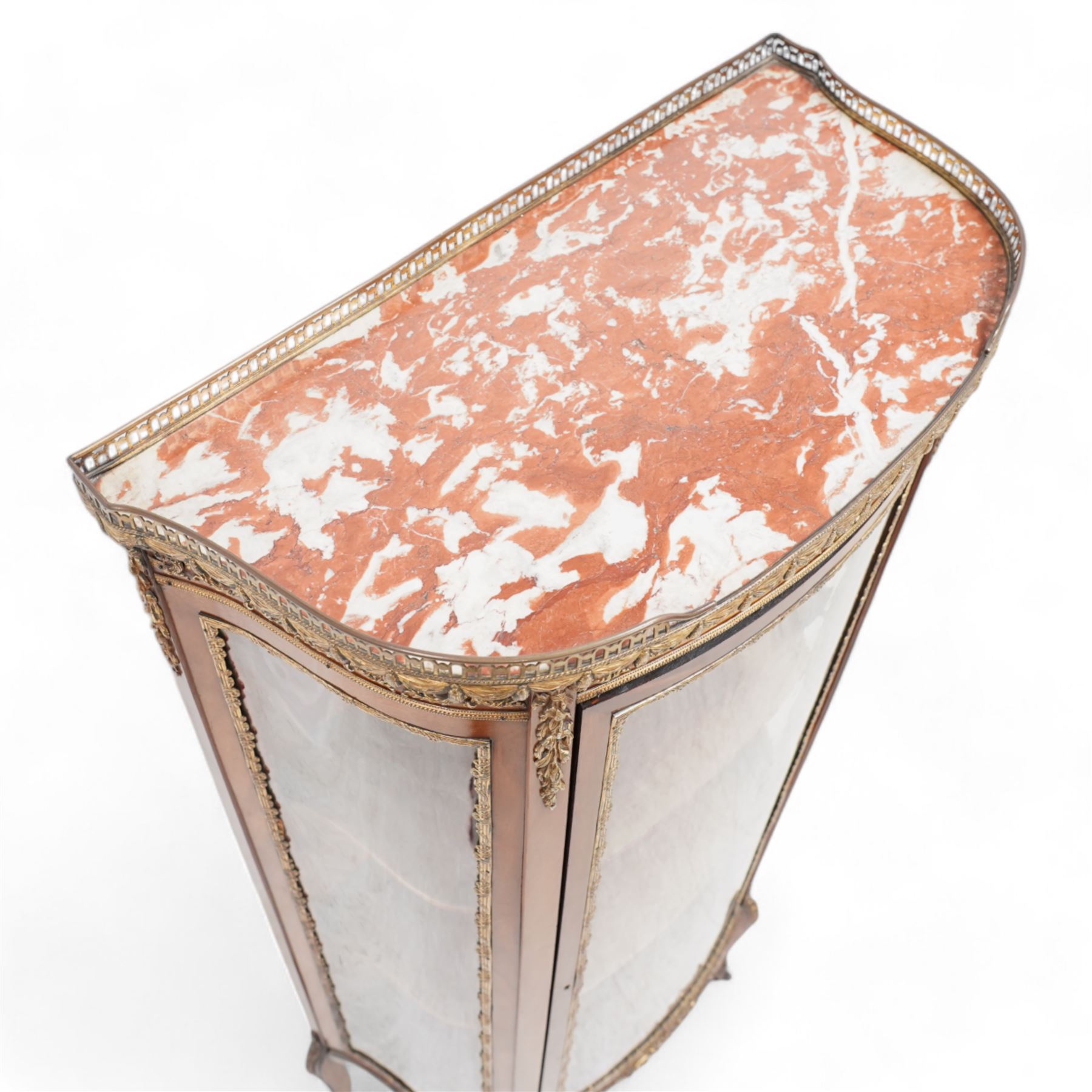 Late 19th to early 20th century French Kingwood and gilt metal mounted vitrine display cabinet, red variegated marble top with raised gilt metal gallery, the frieze decorated with scrolling leafy branches, enclosed by single glazed door, fabric lined interior fitted with two internal shelves, on cabriole feet