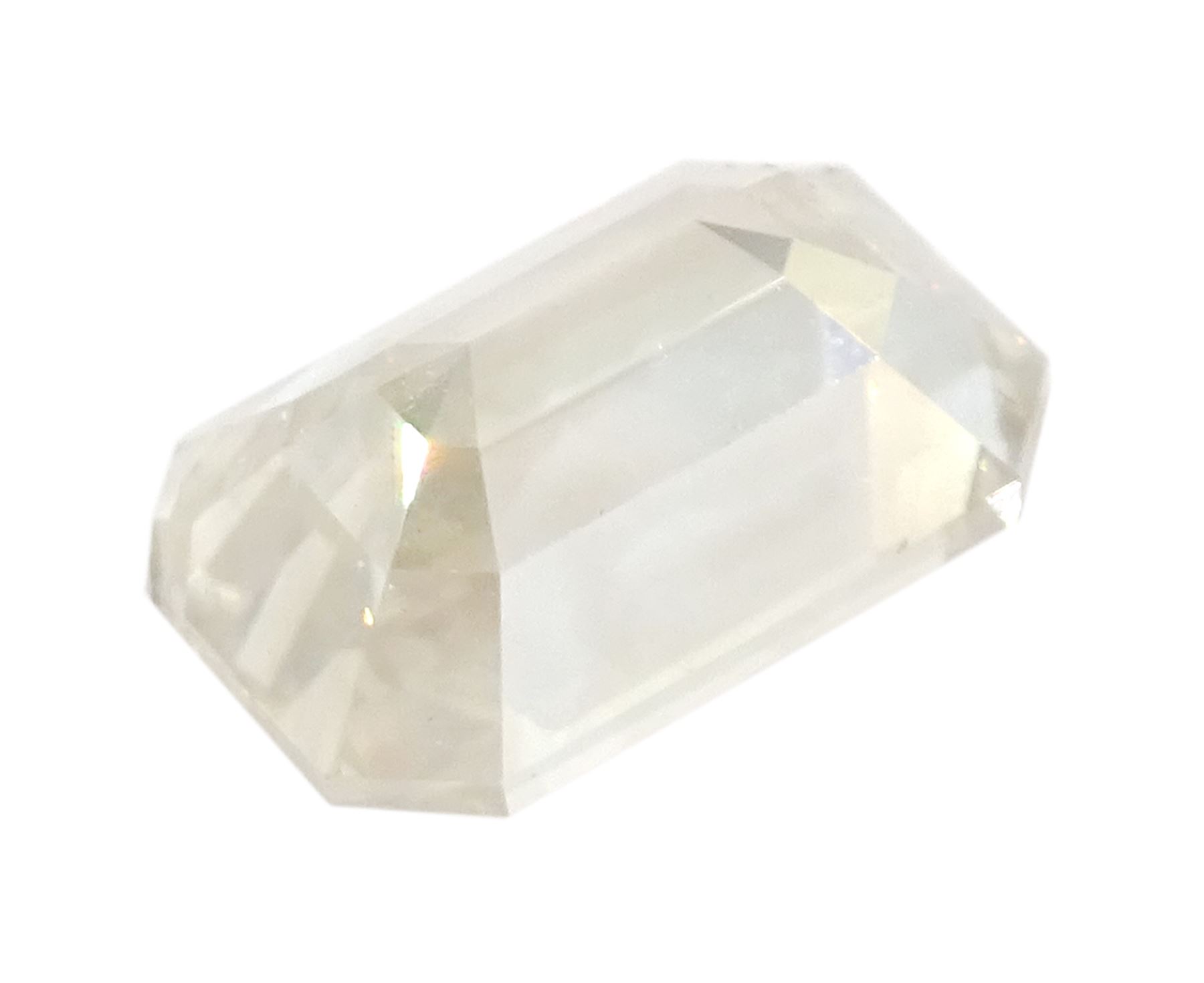 Loose emerald cut diamond stone, diamond 3.81 carat, colour L, clarity SI2, with World Gemological Institute report