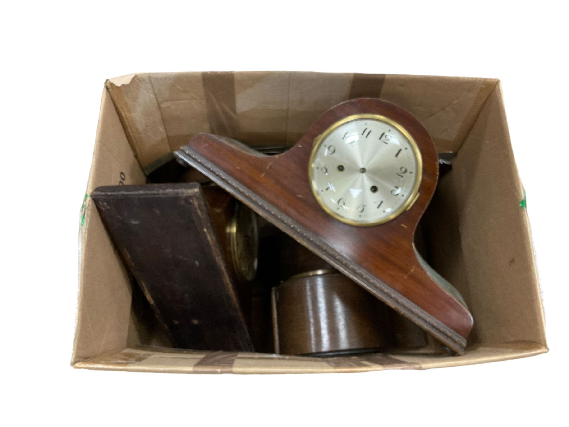 An assortment of six 20th century mantle clocks