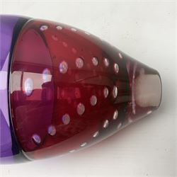 Stuart Akroyd tapering glass vase, purple banded top and cranberry red lower section with bubble inclusions, with sticker and engraved signature beneath, H19cm