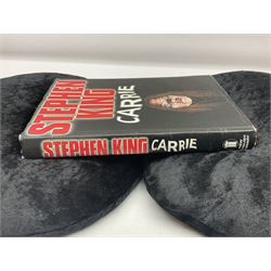 Stephen King; Carrie, Doubleday & Company, New York 1974 and Carrie, New English Library, Kent 1974 