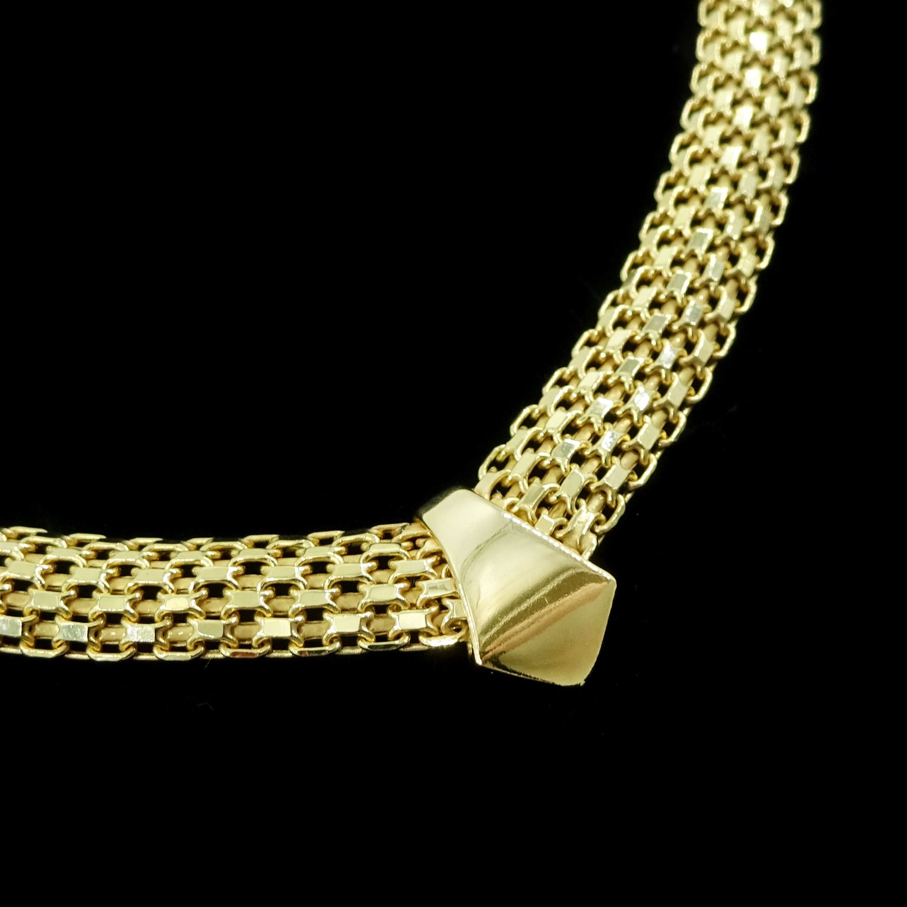 9ct gold mesh link V necklace, hallmarked