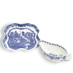 Caughley dessert dish, circa 1785-90, of lobed form and decorated in the Nankin pattern, W23cm together with a Worcester sauceboat, circa 1770-75, painted in underglaze blue with the Doughnut Tree pattern, L22cm 