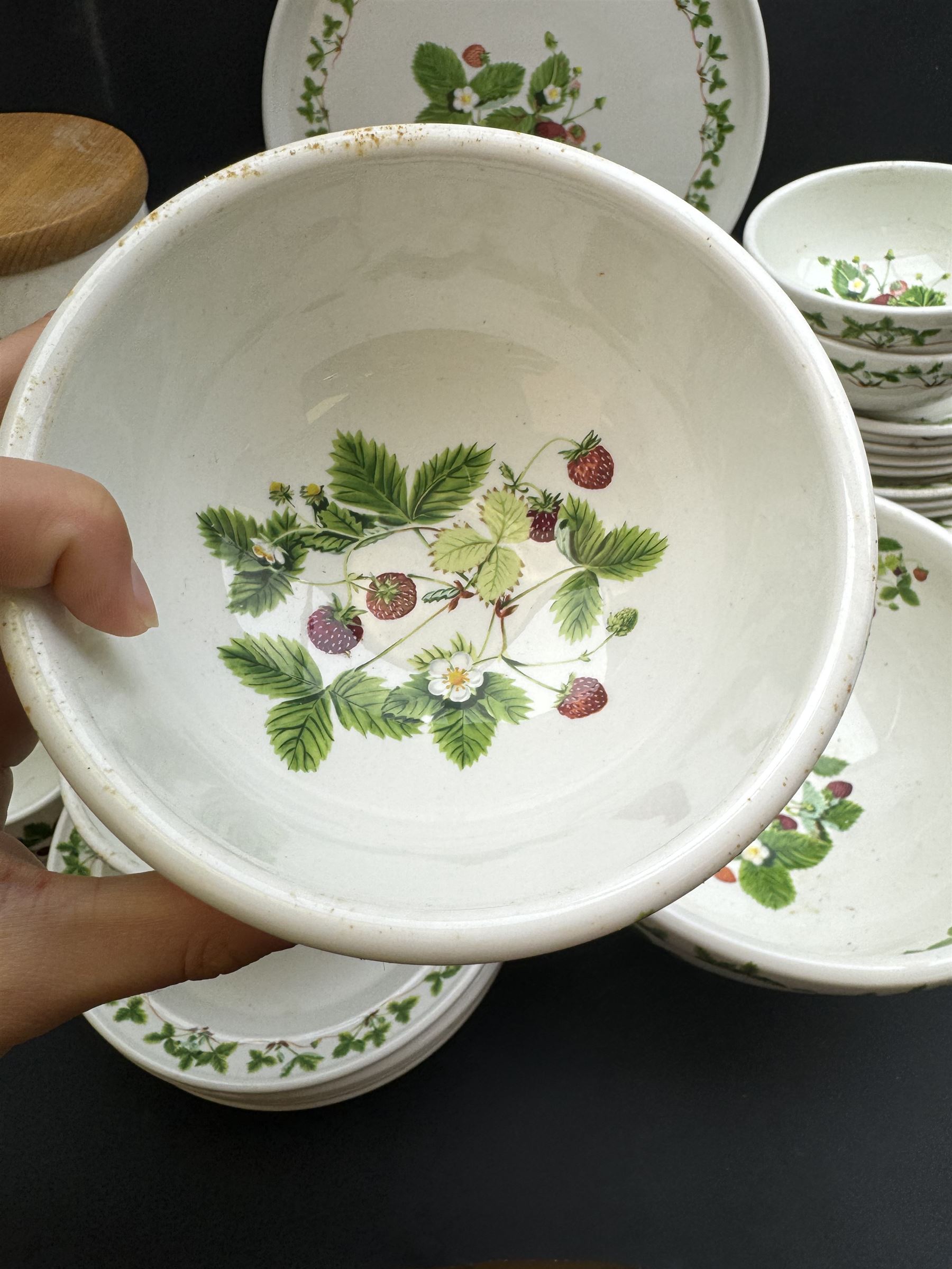 Portmeirion Summer Strawberry pattern tea and dinner service, including teapot, five dinner plates, covered sucrier etc  