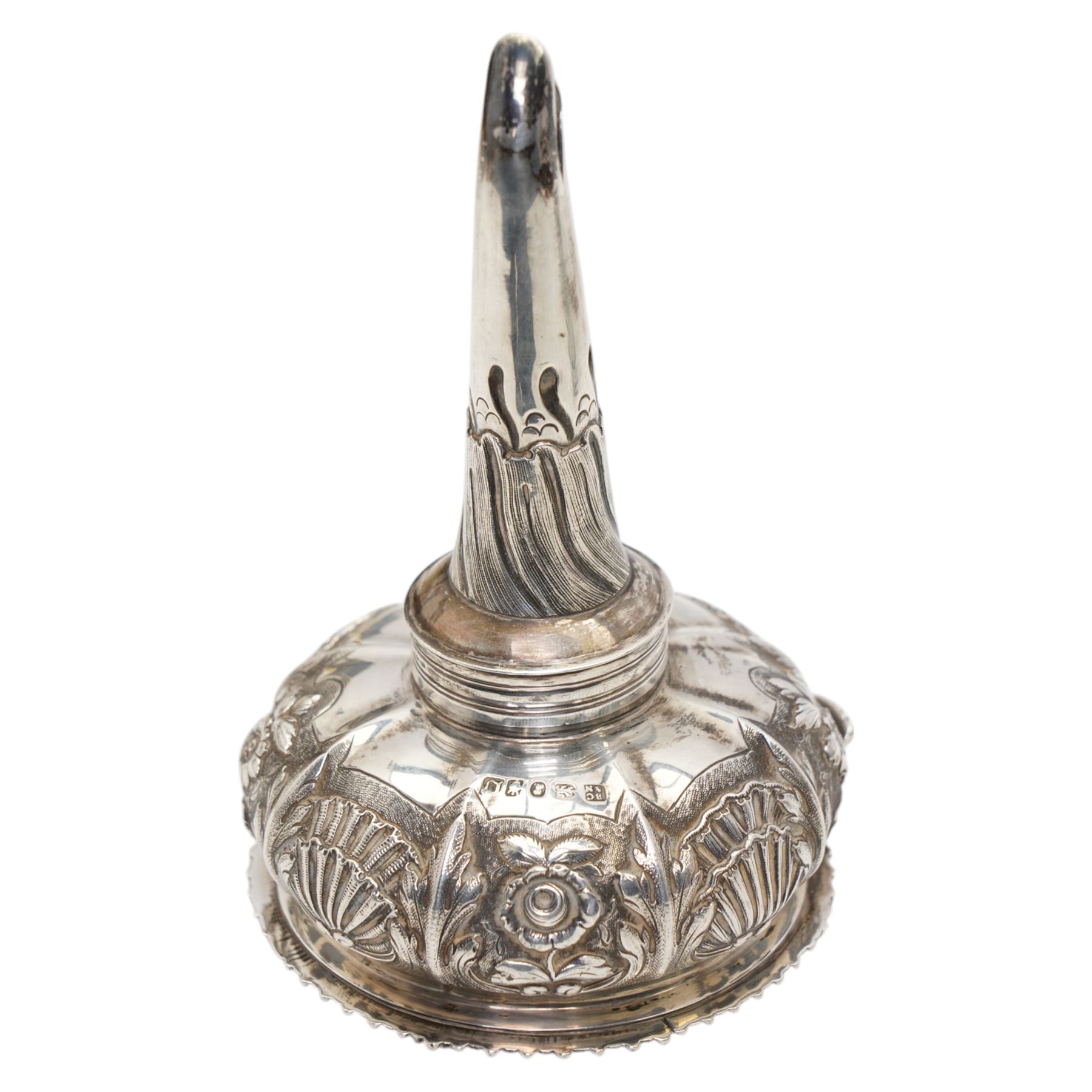 George IV silver wine funnel with gadrooned border and floral decoration L15cm York 1825 Maker Barber Cattle and North