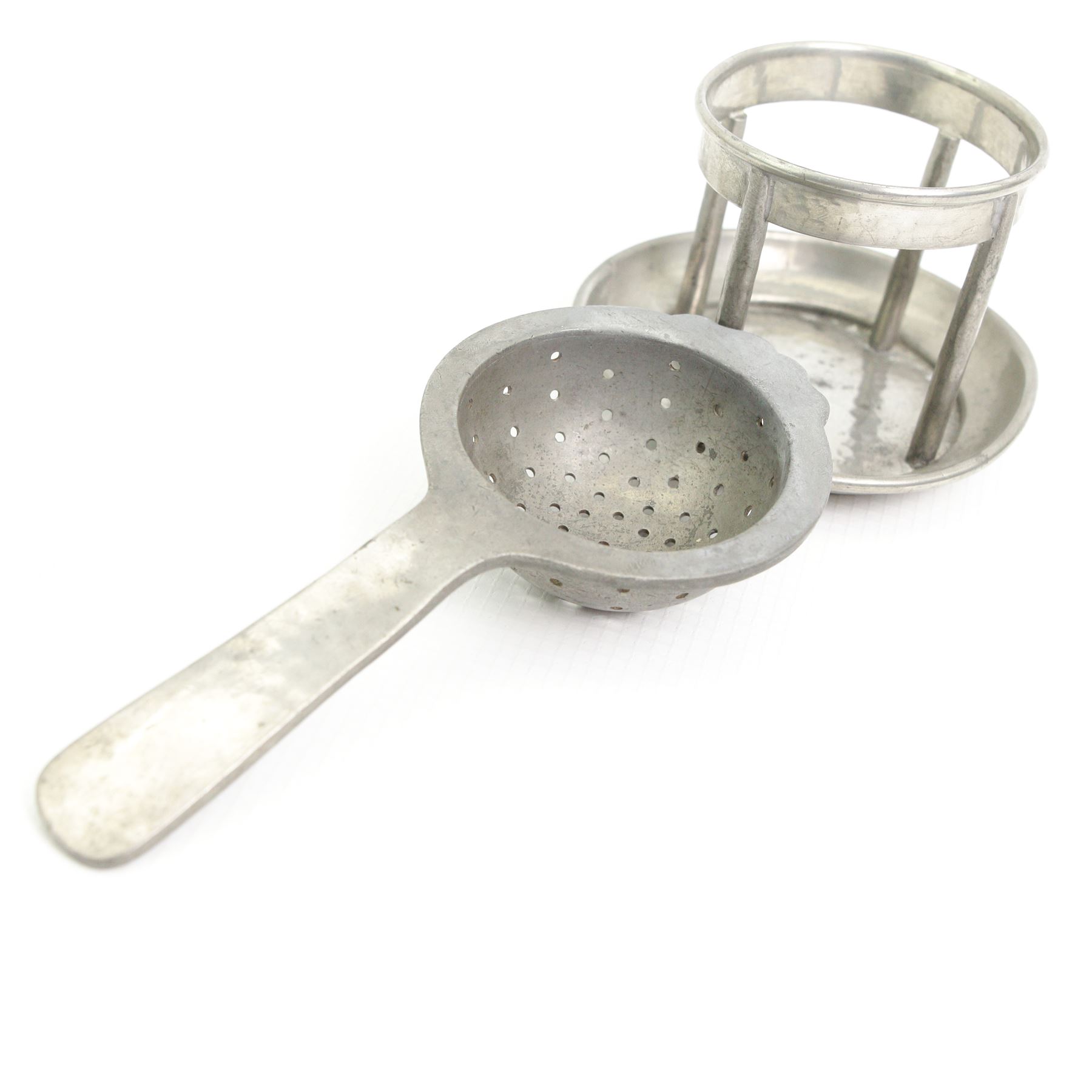 Liberty & Co. hammered pewter toast rack, no. 01894, L9.5cm and tea strainer stand, no. 01701 & 01615 (2)