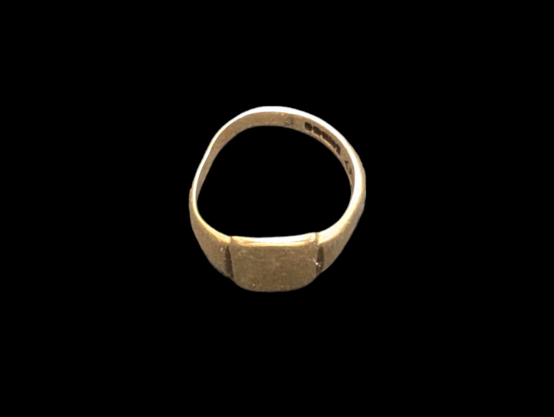 9ct gold signet ring, hallmarked 