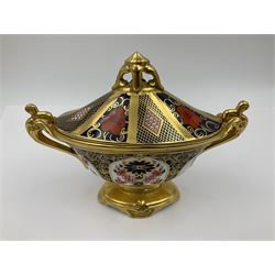 Late 20th century Royal Crown Derby Imari 1128 pattern twin handled pedestal dish and cover, with printed marks beneath including Roman numeral date code for 1980, H14cm L18cm