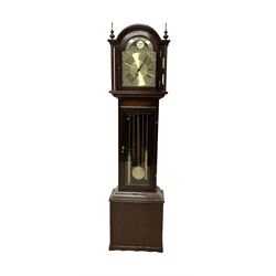 20th century - Westminster chime 8-day grandmother clock in a mahogany case, with a break arch top and brass finials, fully glazed trunk door with visible brass cased weights and pendulum, brass dial with etched dial centre and spandrels, chapter ring with Roman numerals and working moon disc to the arch, two train chain driven movement with 12 gong rods and chime selection for the quarters and hours.