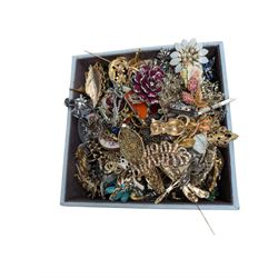 Large collection of costume brooches, including vintage, animal and novelty examples