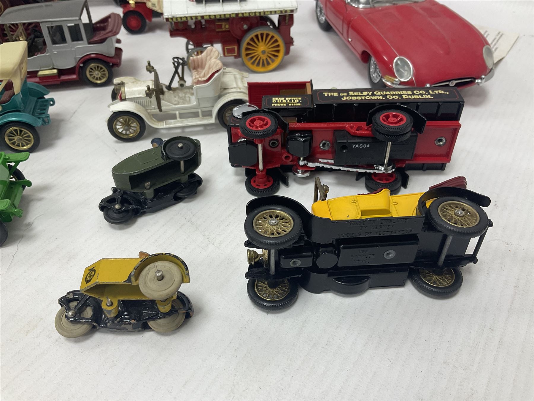 Approximately twenty eight die-cast scale model cars to include Corgi Chitty Chitty Bang Bang with three figures, Lesney/Matchbox Models of Yesteryear, Franklin Mint, Dinky etc 