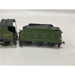 ‘00’ gauge - four kit built steam locomotive and tenders comprising Class C10 4-4-2 ‘Midlothian’ no.9875 in LNER green; Class D29 4-4-0 ‘Ivanhoe’ no.9339 in LNER green; Class B19 4-6-0 ‘Sir Sam Fay’ no.5423 in LNER green; Class C1 4-4-2 no.2854 in LNER green (4) 