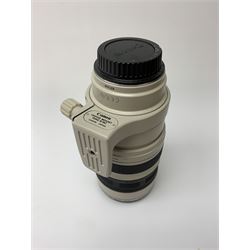 Canon camera lens 'Canon Zoom Lens EF 100-400mm 1:4.5-5.6 L IS Ultrasonic' 