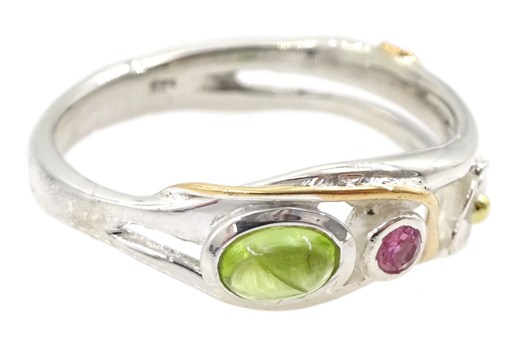 Silver and 14ct gold wire peridot and tourmaline ring, stamped 925