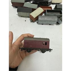 Collection of '00' gauge goods wagons, including Hornby, Dapol, Ratio and kit built examples, etc, all unboxed