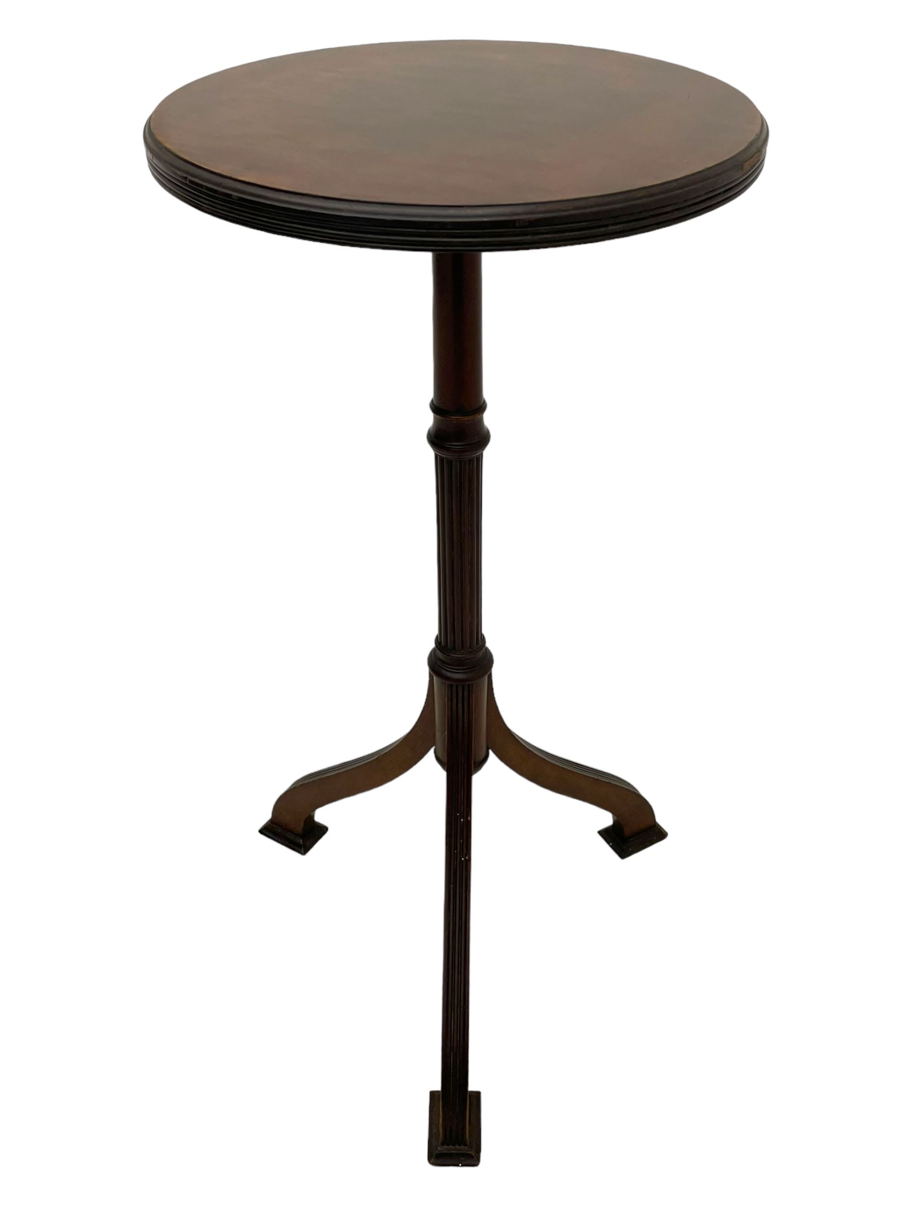 Early 20th century mahogany wine table, figured circular top with reeded edge, on turned and reed moulded stem, three reeded tapered supports on rectangular moulded pad feet 