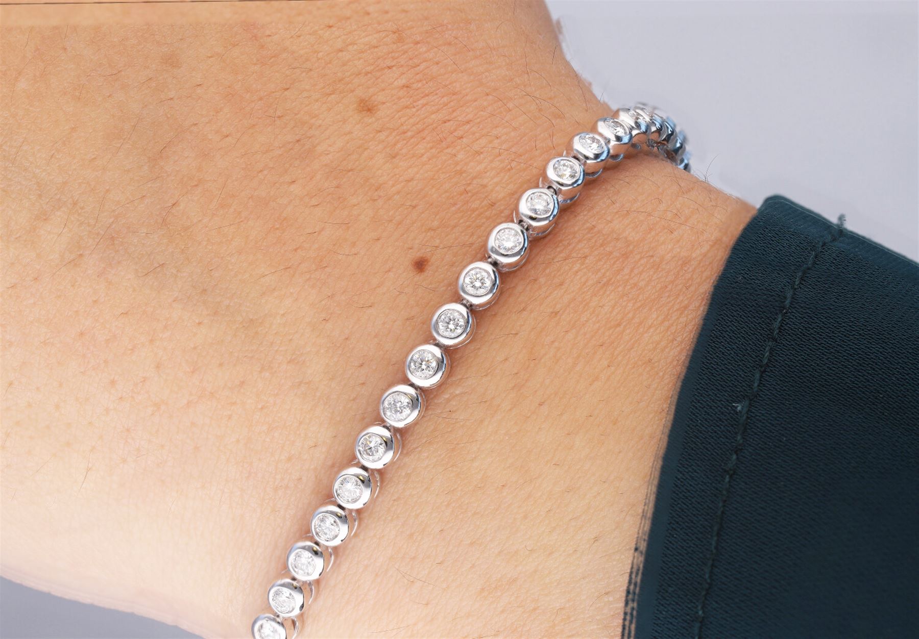 18ct white gold rubover set round brilliant cut diamond bracelet, hallmarked, total diamond weight 1.70 carat