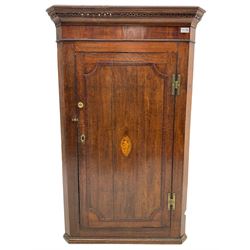 George III oak and mahogany wall hanging corner cupboard, single door decorated with central inlaid shell motif enclosing three shelves