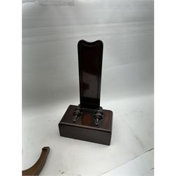 Weighted mahogany charger stand, together with another stand, weighted stand H36cm