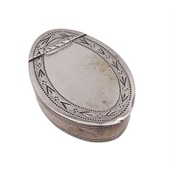 George III silver pill box, of oval form, the hinged cover decorated with a bright cut border, hallmarked John Thornton, Birmingham 1799, W3.7cm