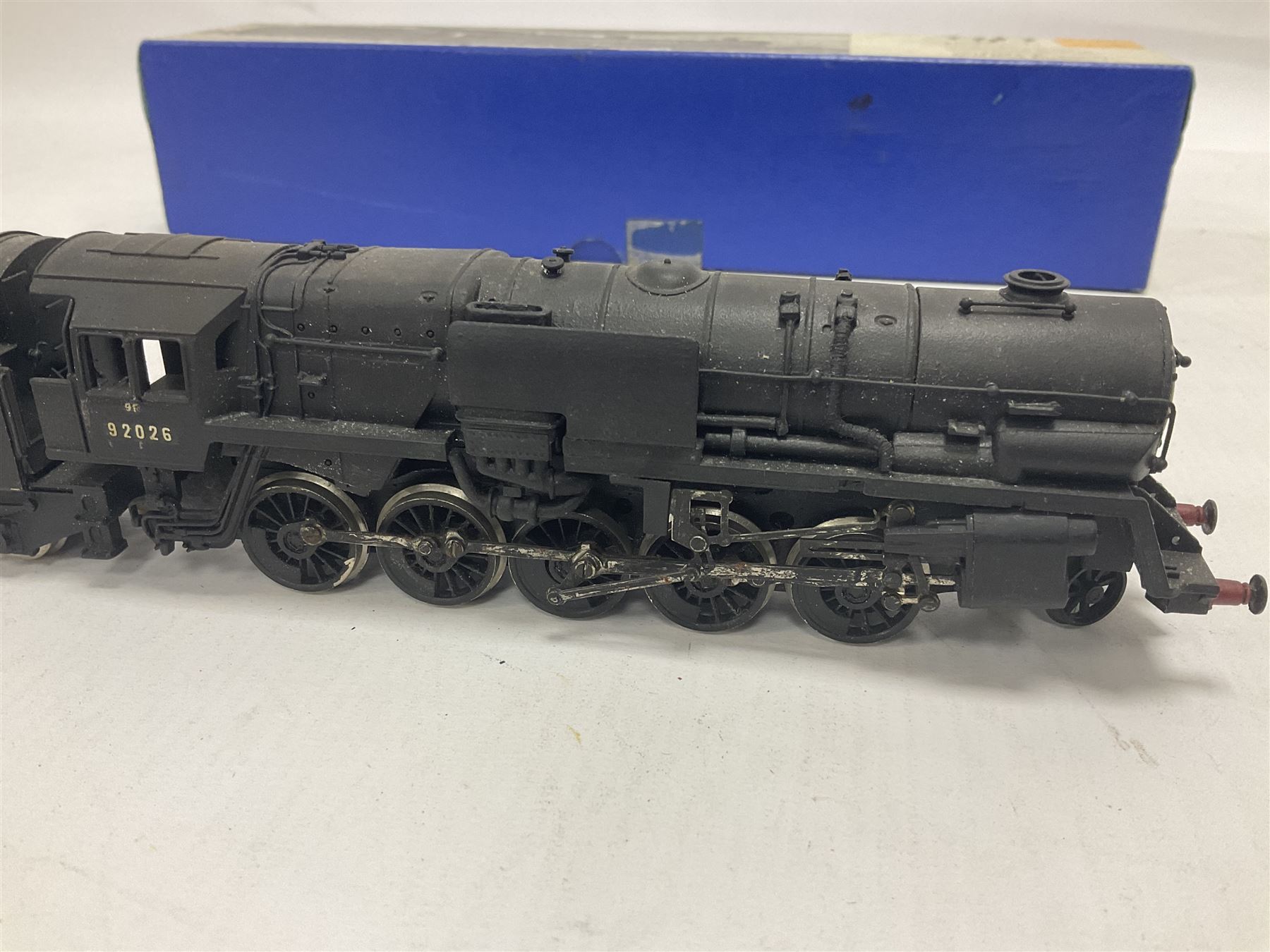 ‘00’ gauge - kit built S&DJR/LMS/BR 2-8-0 no.53807 steam locomotive and tender, finished in BR black with DJH Models box; with further kit built Standard Class 9F 2-10-0 steam locomotive and tender no.92026 finished in BR black (2) 