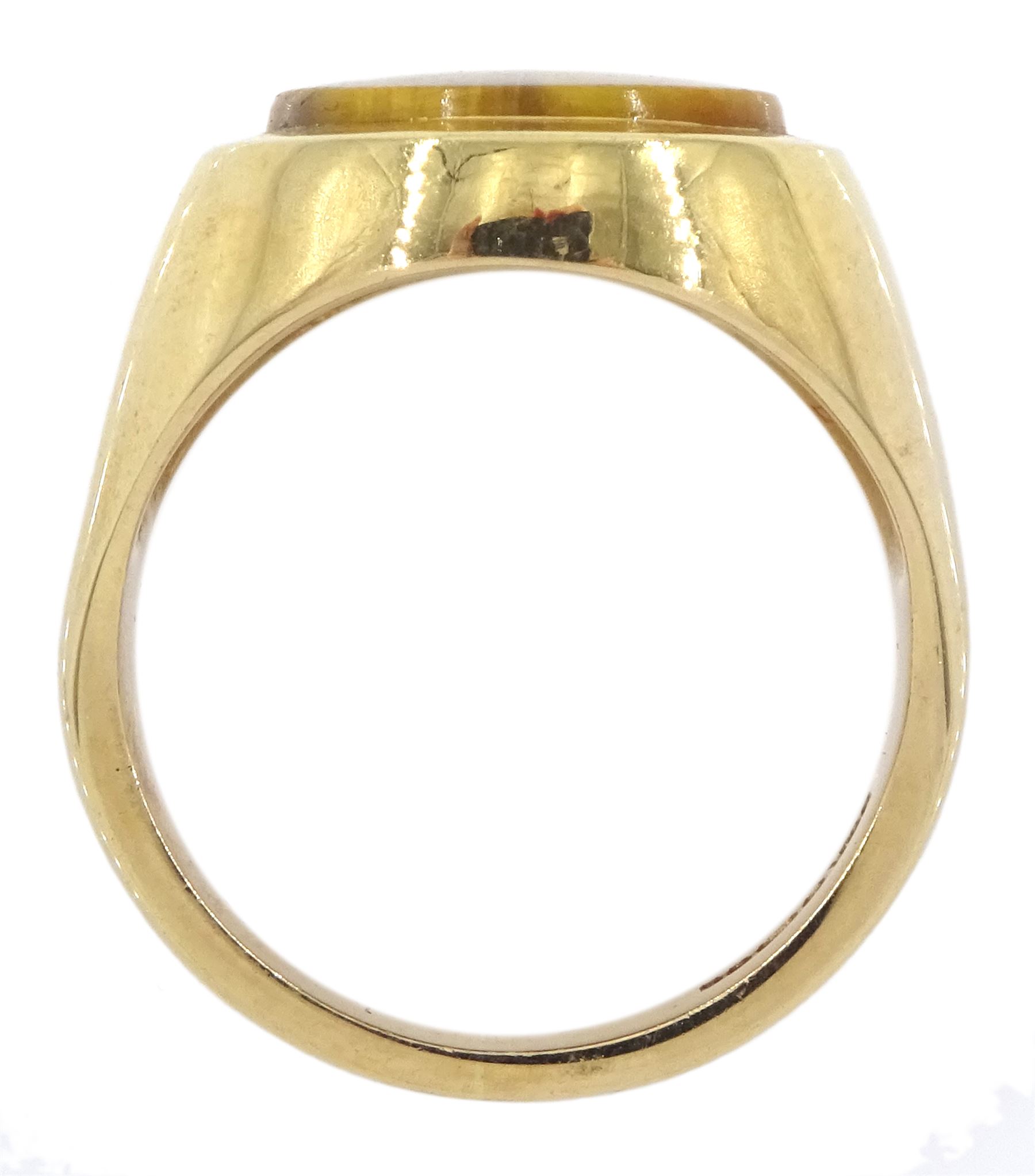 9ct gold tiger's eye signet ring, London 1973