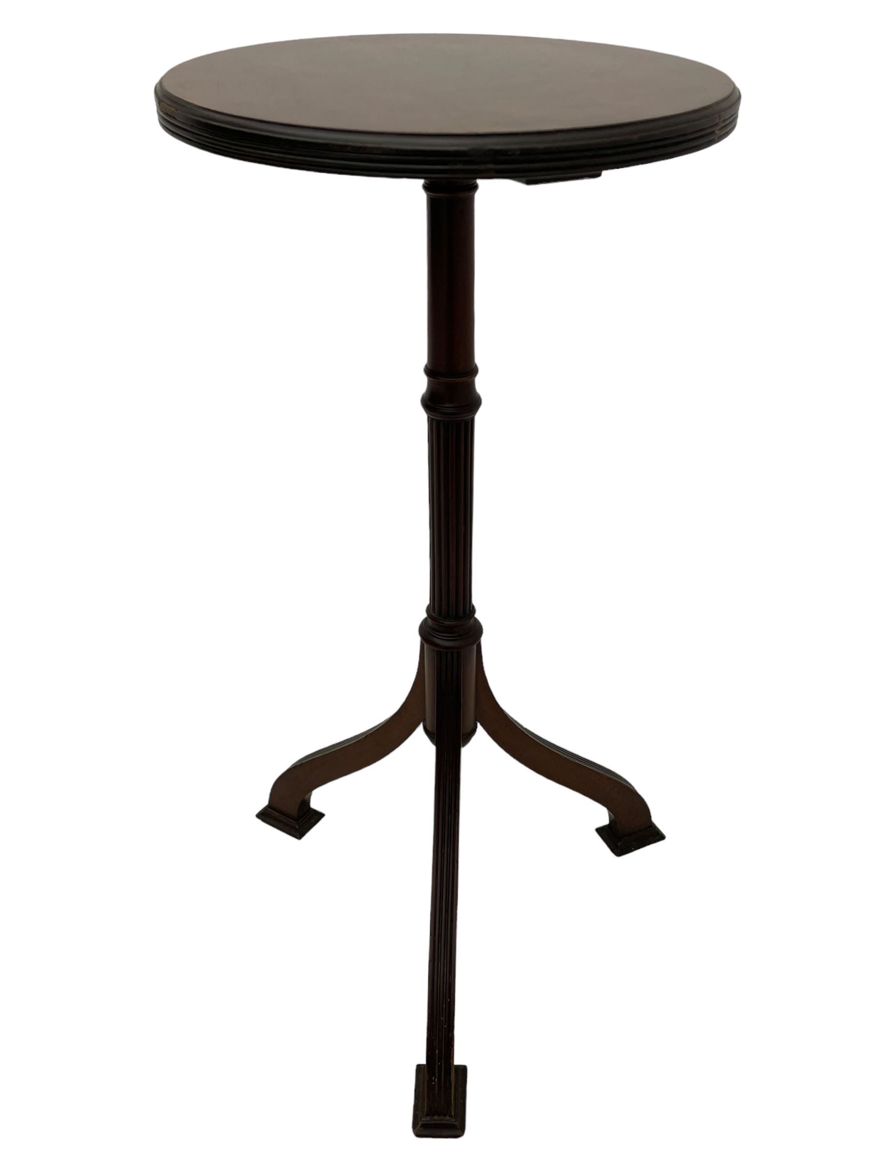 Early 20th century mahogany wine table, figured circular top with reeded edge, on turned and reed moulded stem, three reeded tapered supports on rectangular moulded pad feet 