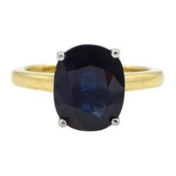 18ct gold single stone oval cut sapphire ring, hallmarked, sapphire approx 3.30 carat