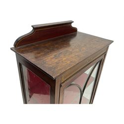 Early 20th century mahogany display cabinet, projecting moulded cornice over inlaid frieze, single astragal glazed door opening to reveal three felt-lined shelves, raised on square tapering supports