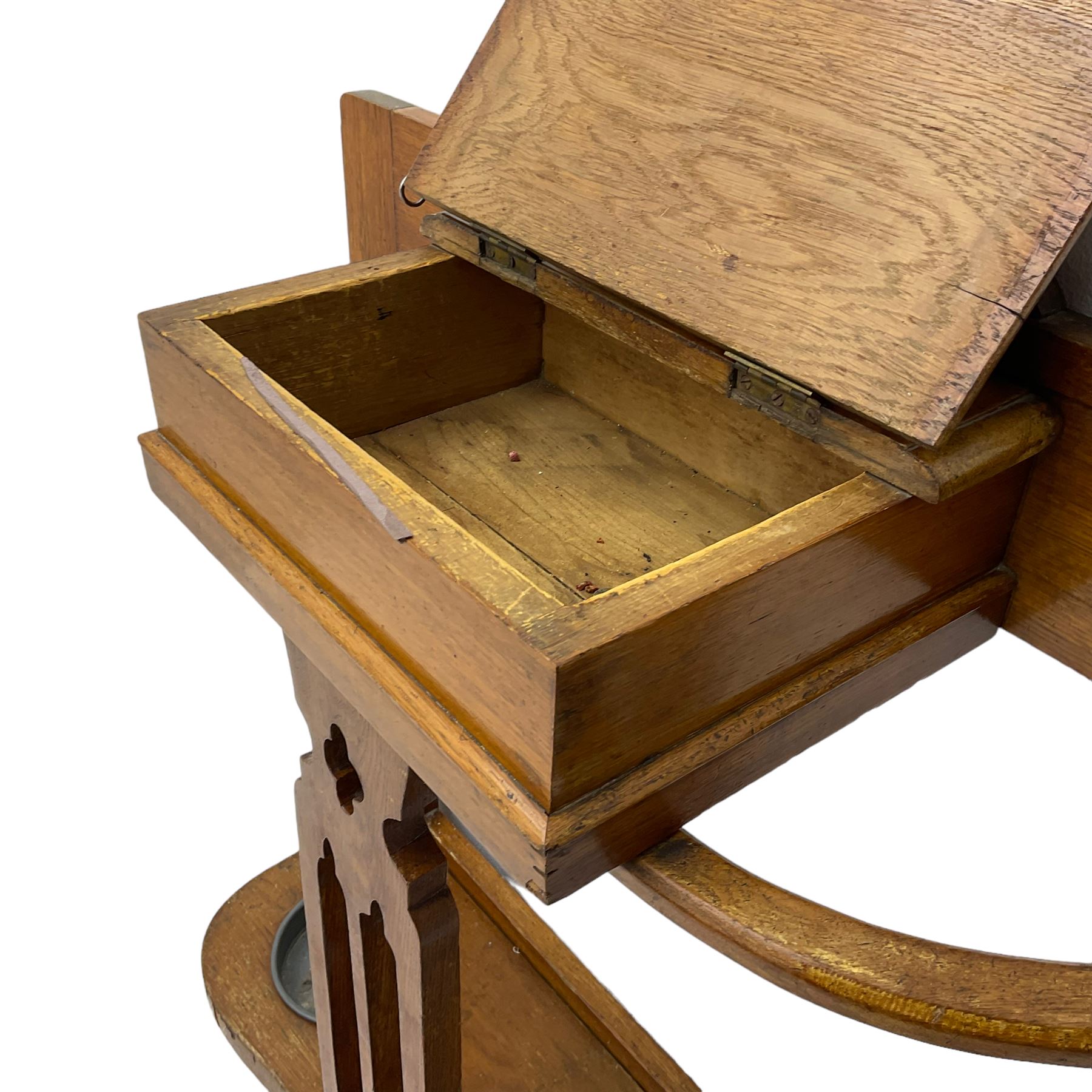 Arts & Crafts period golden oak hallstand, central glove compartment with moulded hinged top, over a Gothic pierced splat, flanking curved umbrella or stick stands