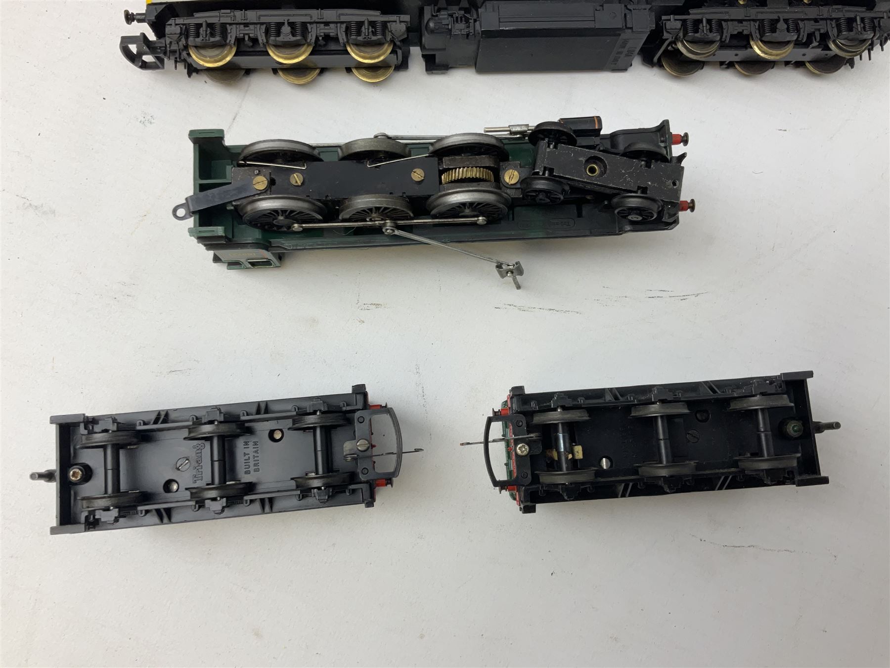 Hornby '00' gauge - diesel 0-4-0 shunting locomotive No.D2412; boxed; GWR 2-6-2 tank locomotive No.6110; GWR 0-6-0 tank locomotive no.2744; diesel 0-6-0 shunting locomotive No.3005; 4-6-0 locomotive 'Burton Hall' No.6922 with tender; and another six-wheel tender; together with Lima diesel electric locomotive 'Thomas Barnardo' No.60055 (7)