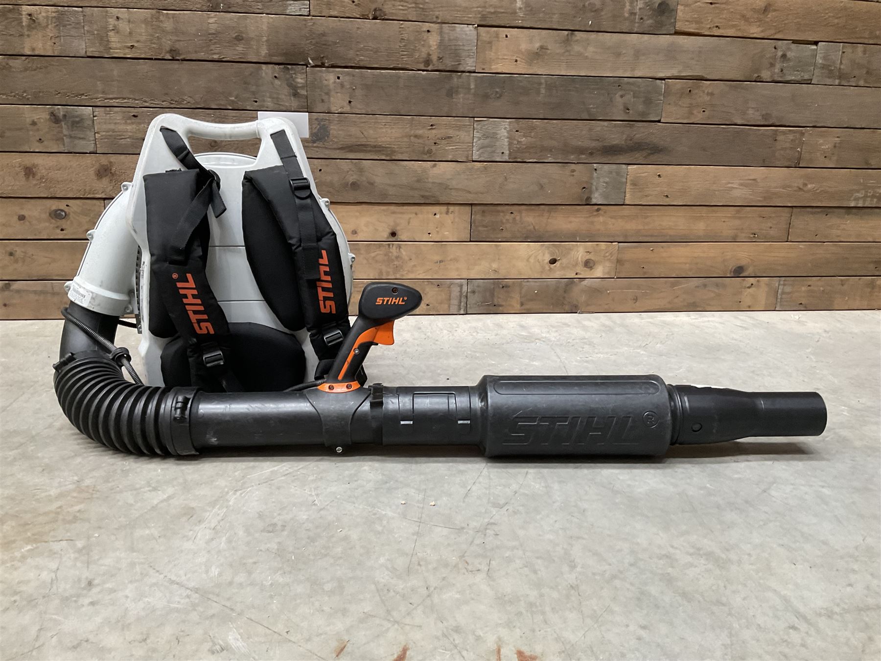 Stihl BR-500 petrol backpack leaf blower