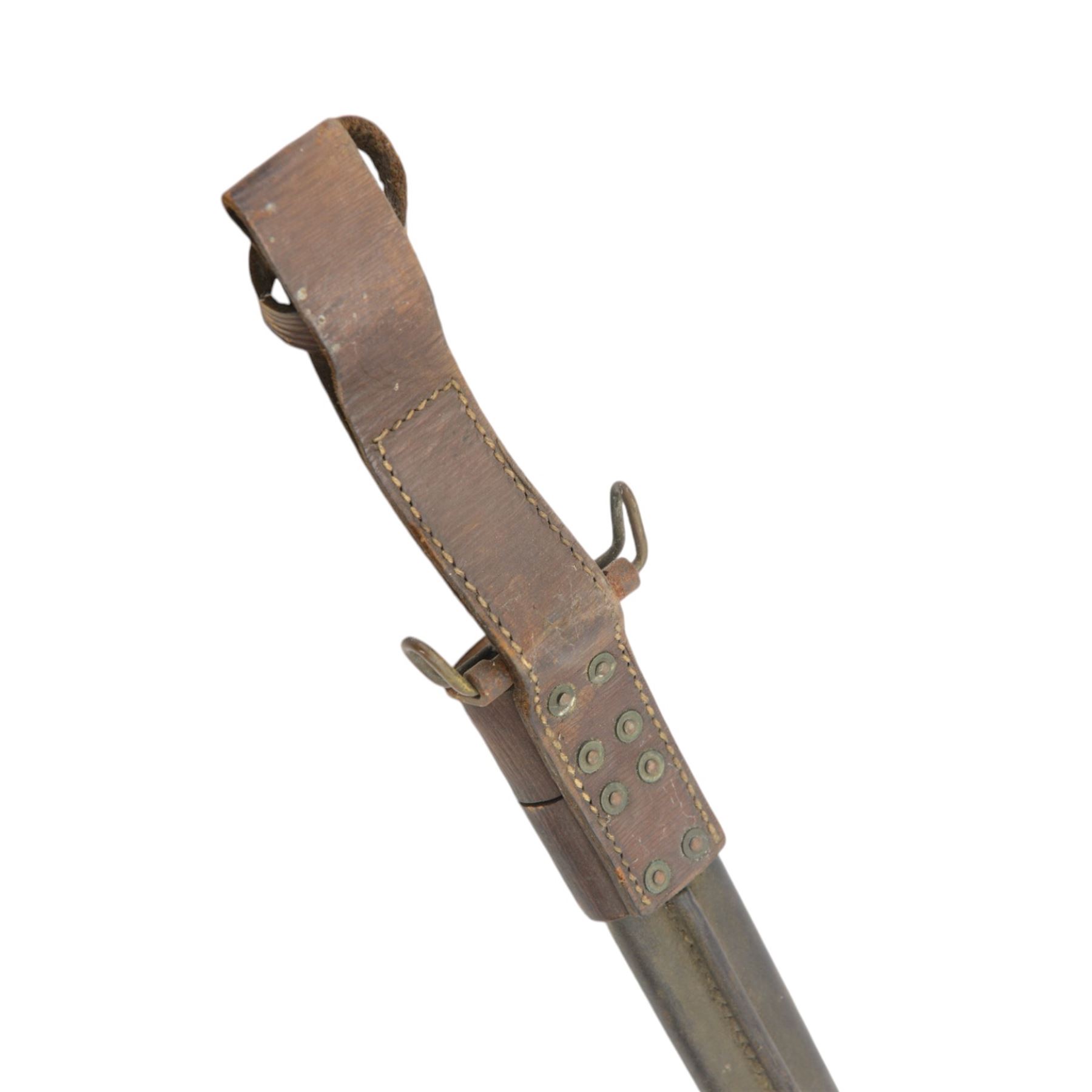 WWI American Remington bayonet single fullered steel blade inscribed 1917, Us, in scabbard with leather frog, L60cm