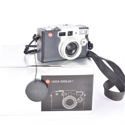 Leica Digilux 1, with OC Vario-Summicron 1:2.0-2.5/7-21 ASPH lens, serial no. 2805132, in original packaging, with software CD rom, charger and instruction booklet 