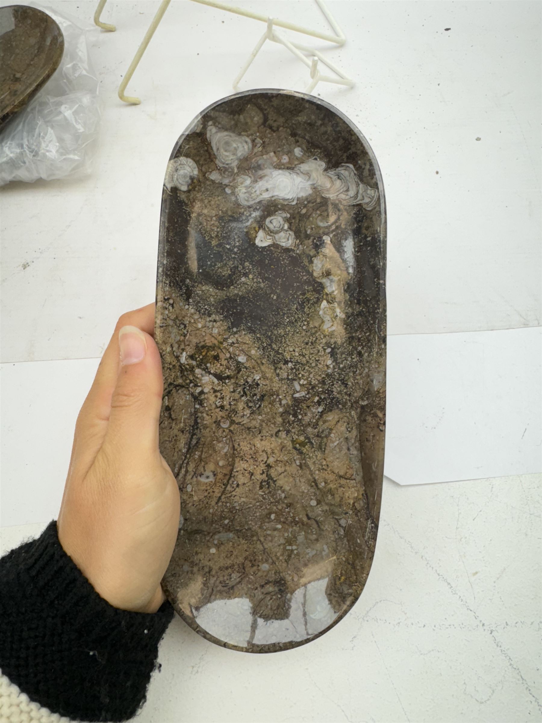 Pair of oval dishes, fossil inclusions, L23cm