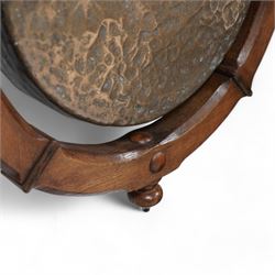 Late 19th to early 20th century oak framed hanging gong, the metal gong in circular oak frame with stop chamfered edges 