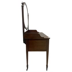 Edwardian inlaid mahogany kneehole dressing table, raised shaped oval bevelled mirror back, fitted with five drawers with banding and stringing, on square tapering supports with castors