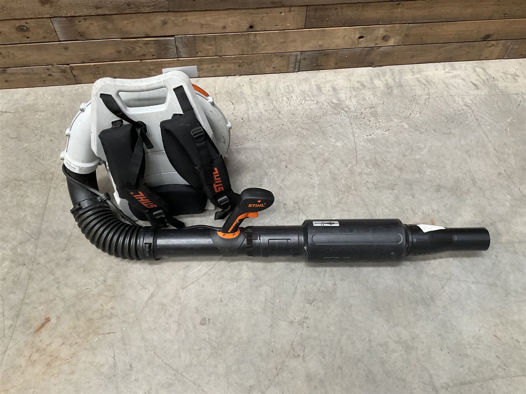 Stihl BR-500 petrol backpack leaf blower