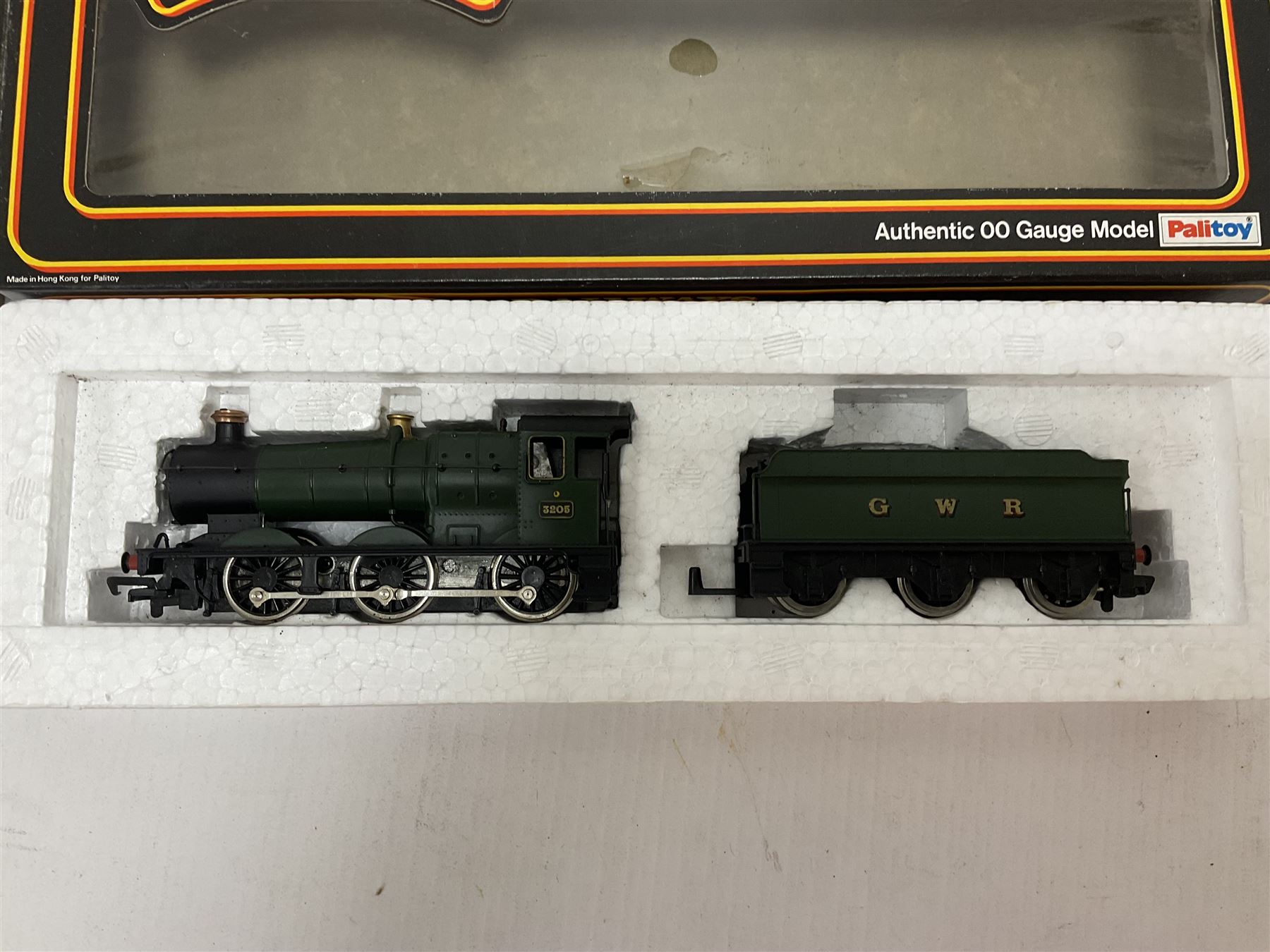 Mainline Railways ‘00’ gauge - five model steam locomotive and tenders comprising ref.37058 0-6-0 2251 Class Collett no.3205 in GWR green; ref.37062 4-6-0 Jubilee Class 6P no.45691 in BR green; ref.37079 4-6-0 Manor Class no.7812 in BR black; ref.54157 2301 Class (Deans Goods) 0-6-0 no.2538 in BR black; ref.937515 Class 2P 4-4-0 no.40568 in BR black; all in original boxes (5) 