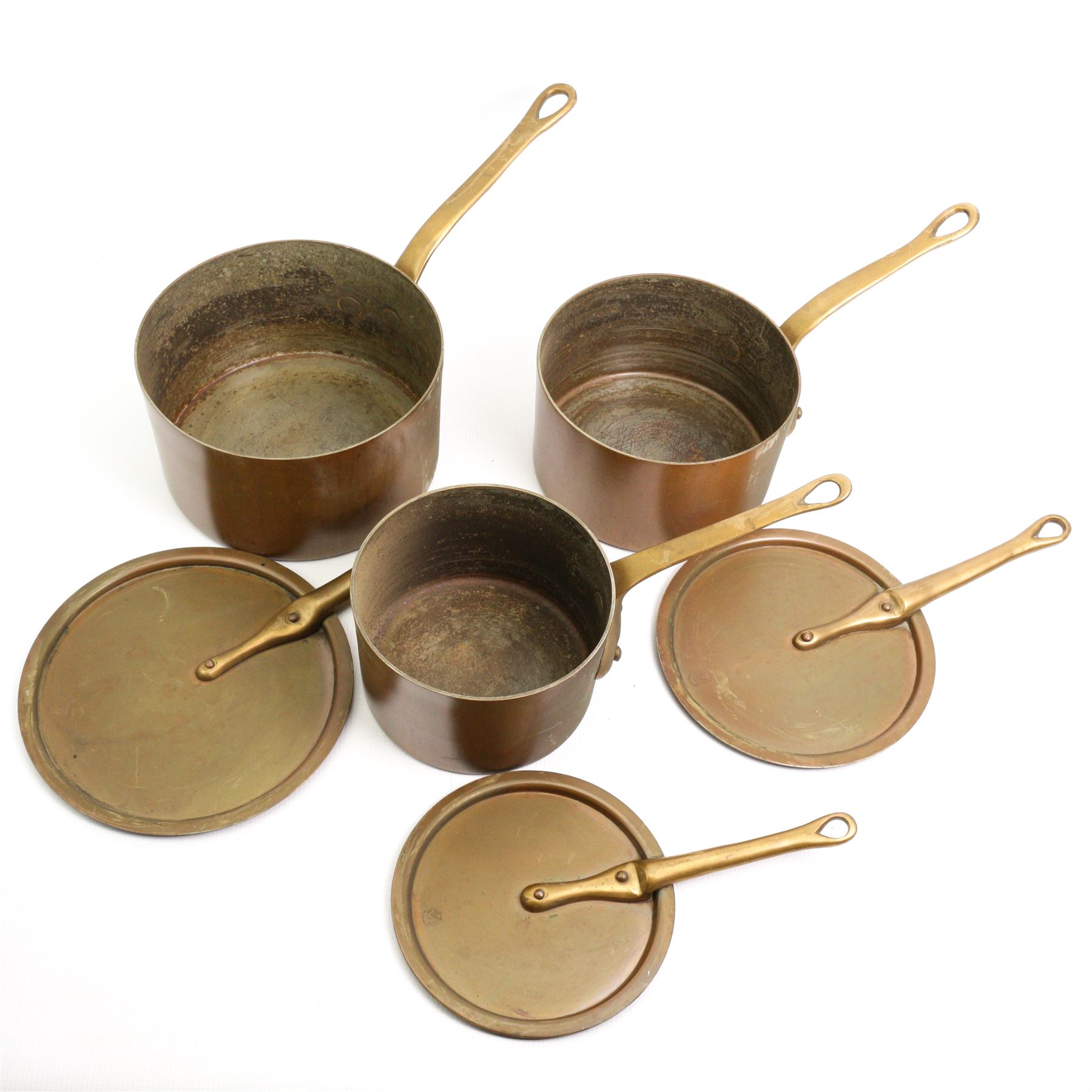 Three graduated copper pans, stamped Helvetia, with covers, largest D21cm 