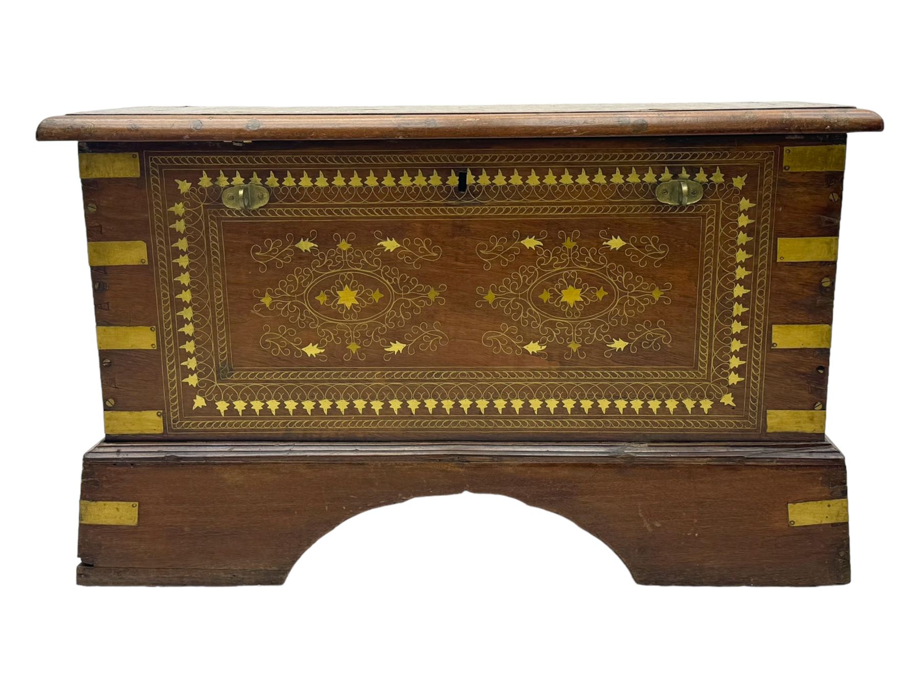 20th century mahogany chest, rectangular hinged top enclosing removable compartments with carved starburst motifs with linear and geometric patterns, brass inlay to the top and front, mounted corners and edges, on bracket base