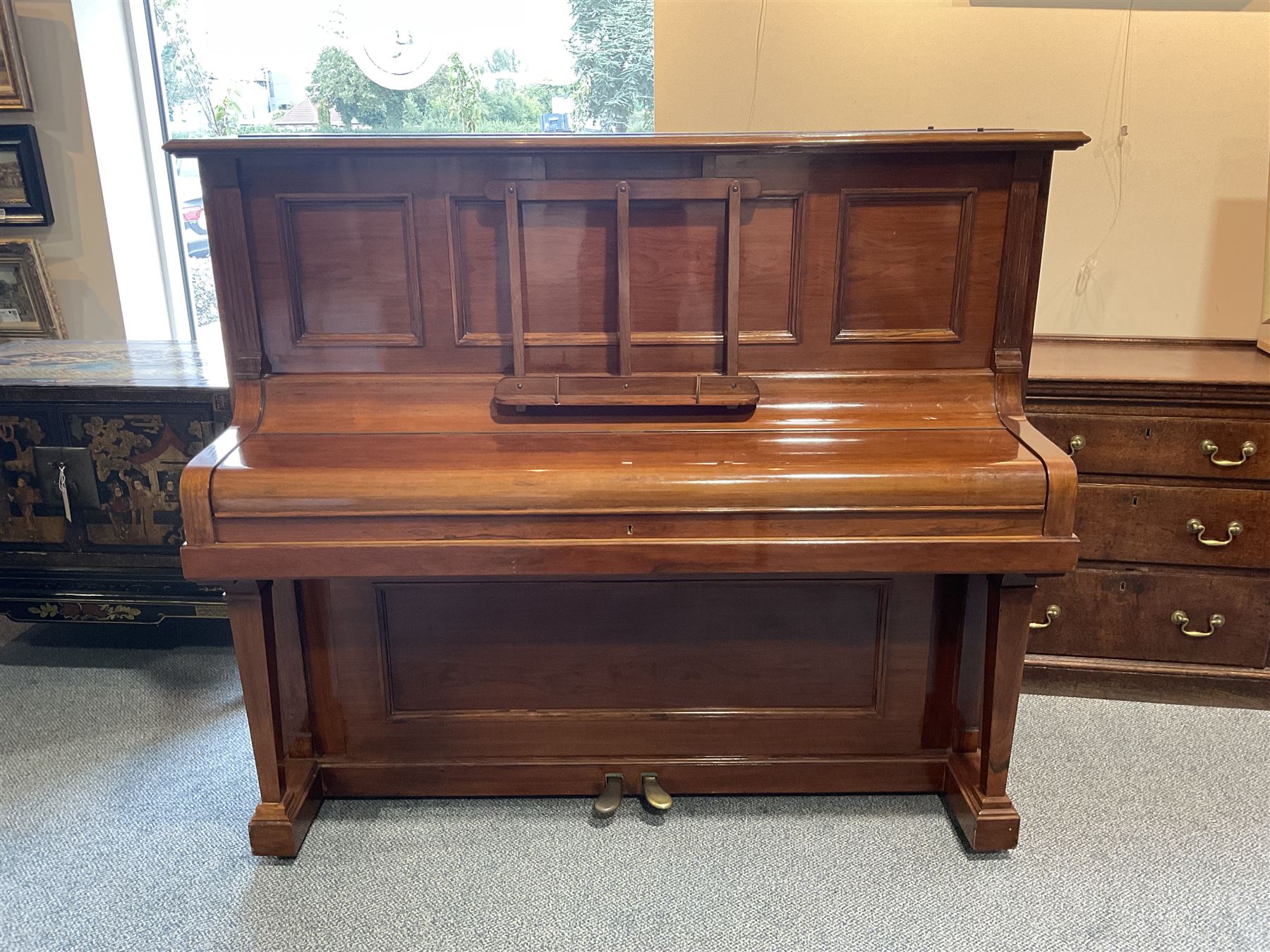 Bluthner of Leipzig - Early 20th century overstrung upright piano, serial number 79496 (1910), in a mahogany case with three front case panels and folding music desk, with 85 keys (seven octaves) underdamper action, original hammers, stringing, tuning pins, dampers and felts, with sostenuto and sustain pedals. Julius Bluthner was considered to be one of the the best makers of German upright pianos in the early 20th century both for tone quality and build. 

This item has been registered for sale under Section 10 of the APHA Ivory Act.